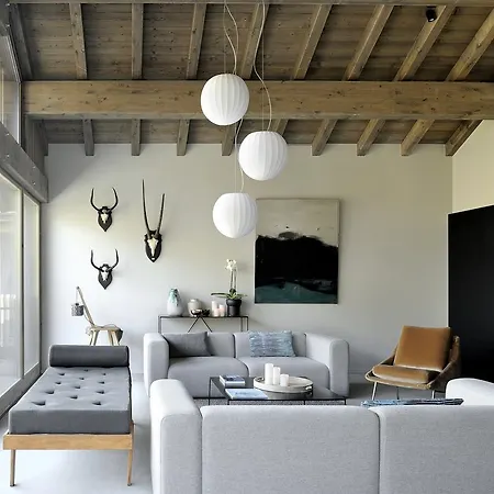 By U - 2 Chalet *