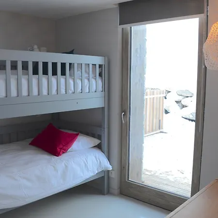 By U - 2 Chalet *