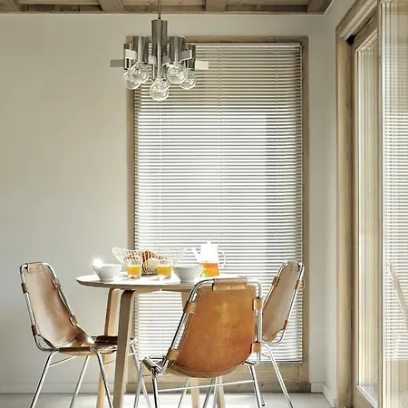 By U - 2 Chalet *
